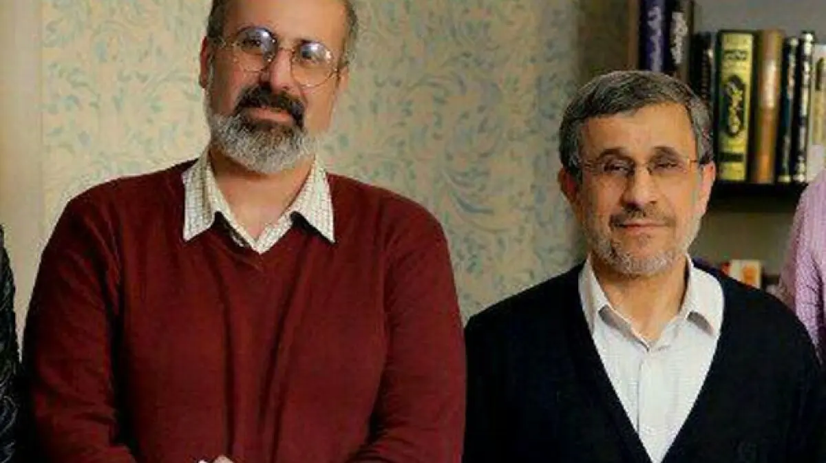 توئیت داوری درباره مقایسه بنی صدر و احمدی نژاد