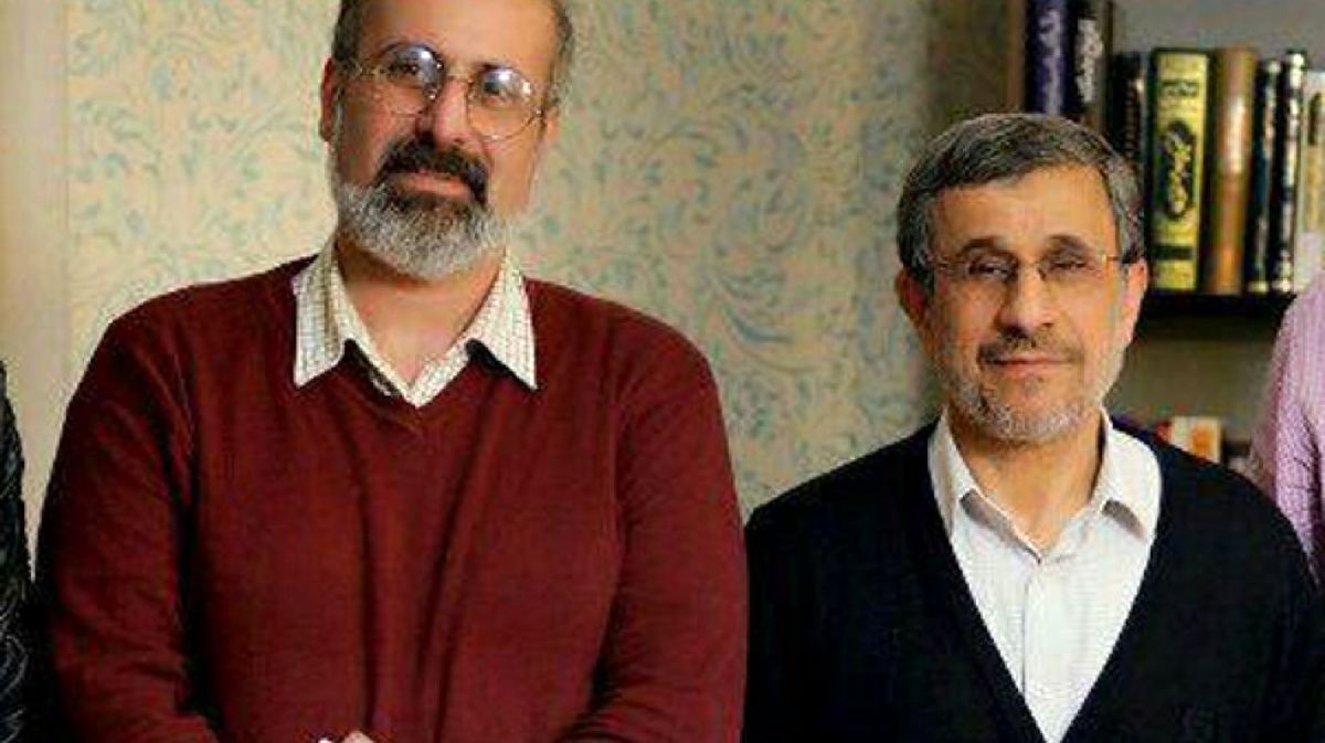 توئیت داوری درباره مقایسه بنی صدر و احمدی نژاد