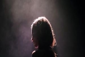 اثر نورافکن چیست؟ / اختلالی اجتماعی که گمان می کنیم مردم به عیب های ما نگاه می‌کنند!