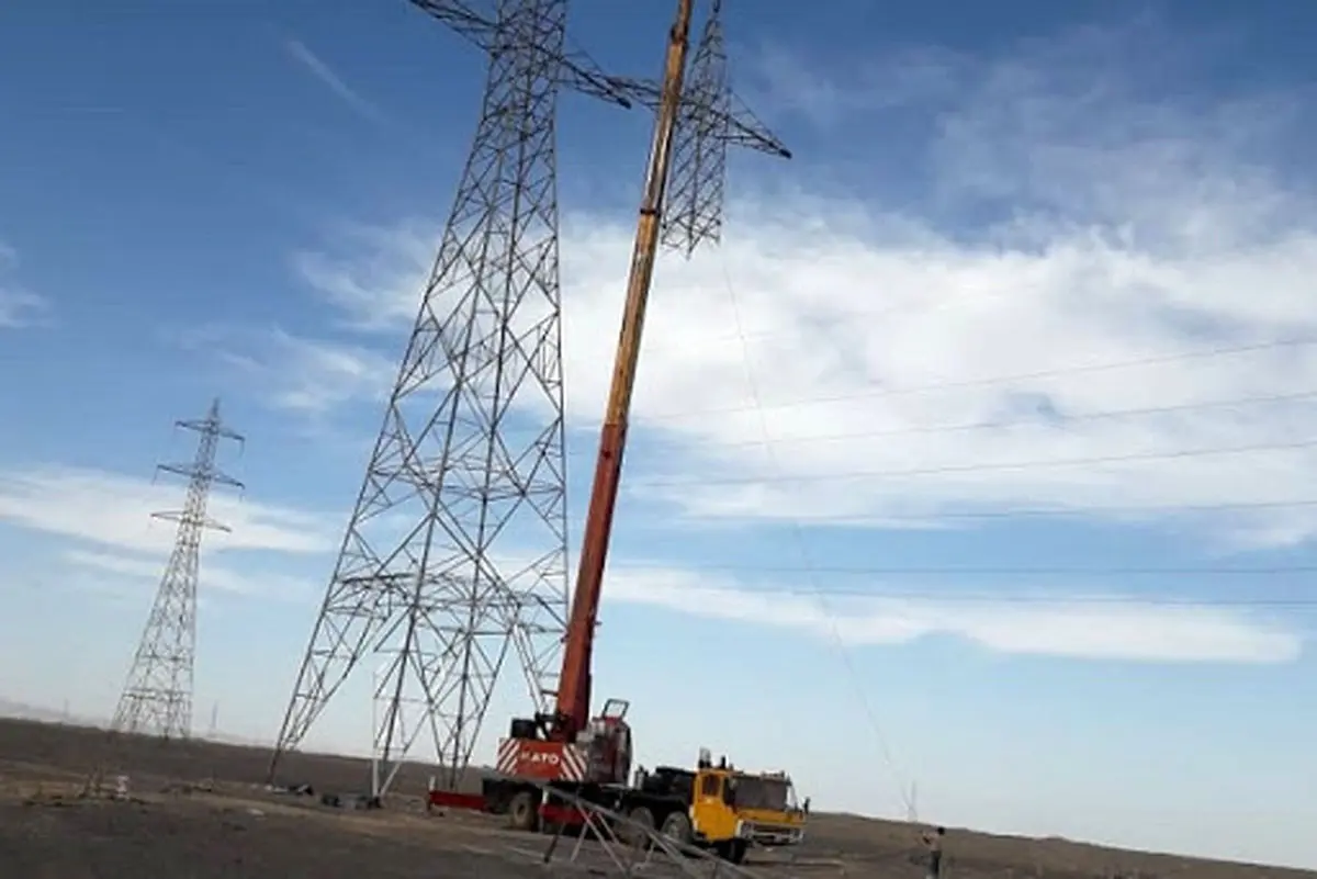 دکل‌های خط ۲۳۰ کیلوولت زاهدان - بم دوباره برپا شدند