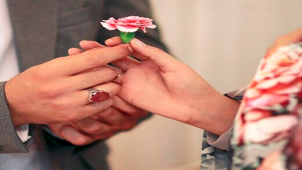عکس های اغراق آمیز زن و شوهری/ صمیمیت همسران در فضای مجازی نشانه رابطه خوب آنهاست؟