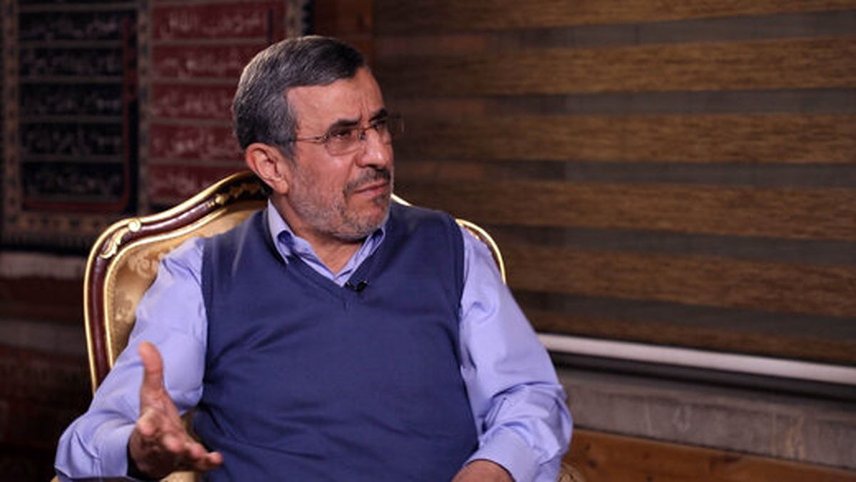احمدی نژاد برای جمع کردن افراد در مقابل خانهاش هزینه میکند