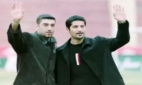 رونمایی از پیراهن تیم منتخب سرخابی به یاد مهرداد میناوند و علی انصاریان/ عکس