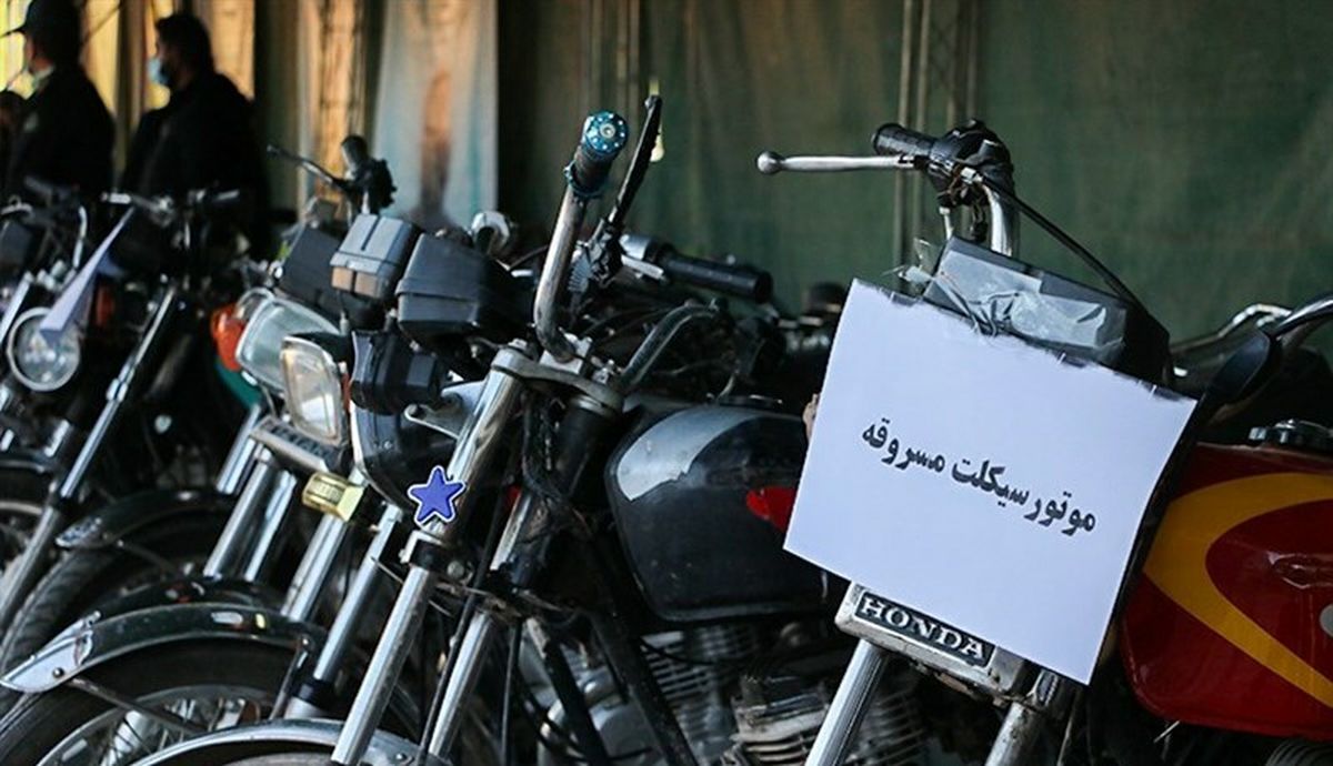 ترفند جدید سارقان موتورسیکلت/ کتکزدن بچه برای جلب مشارکت رهگذران در سرقت