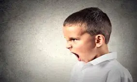 پرخاشگری یکی از علائمی است که کودک را به افسردگی می کشاند