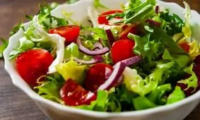 اگر هر روز سالاد بخوریم چه اتفاقی در بدن رخ می‌دهد؟