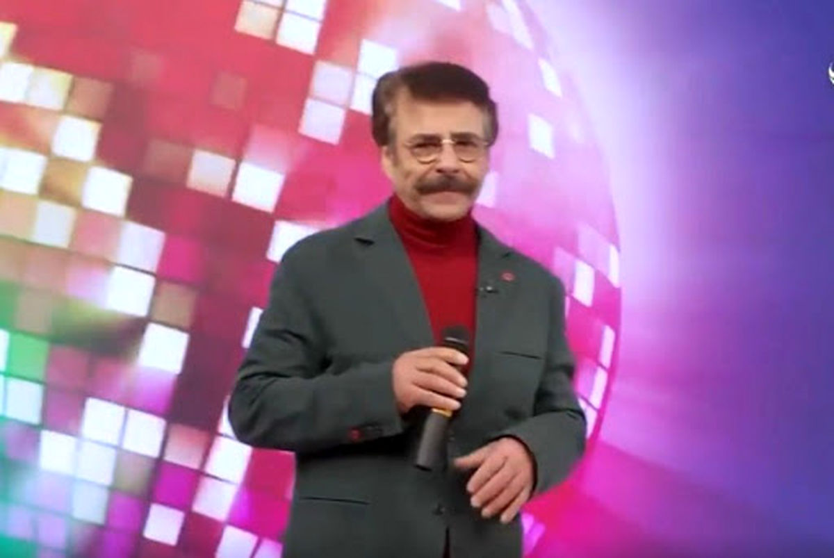 علیرضا افتخاری آهنگ "قدح" را در برنامه زنده خواند/ ویدئو