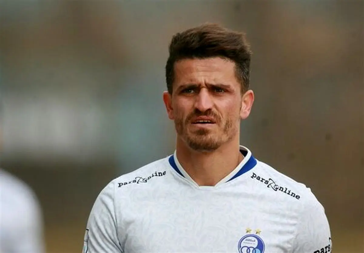 کاپیتان استقلال چرا به فدراسیون فوتبال رفت؟