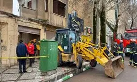 ریزش دیوار در خیابان شهید اشرفی اصفهانی کرمانشاه