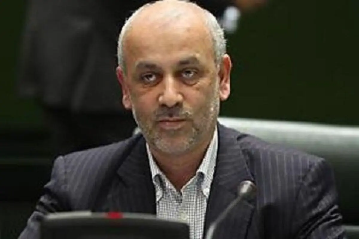 دولت بیشتر از سهمی که دارد در اداره خودروسازی دخالت می‌کند