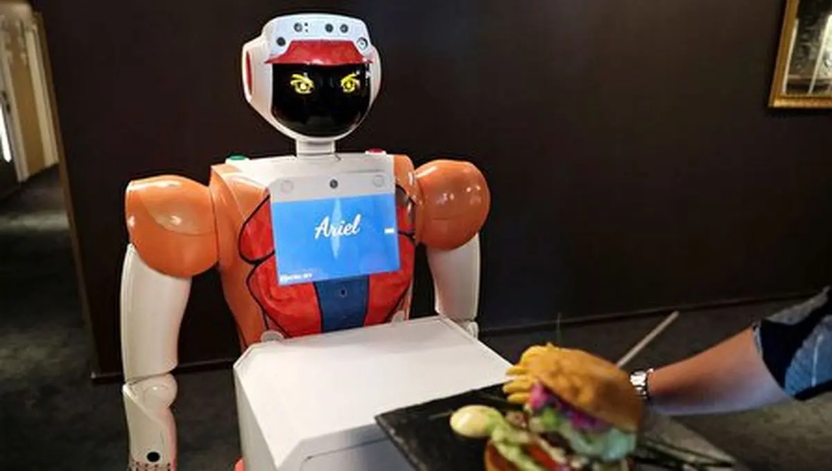 هتلی با خدمتکارهای رباتیک/ تصاویر‌