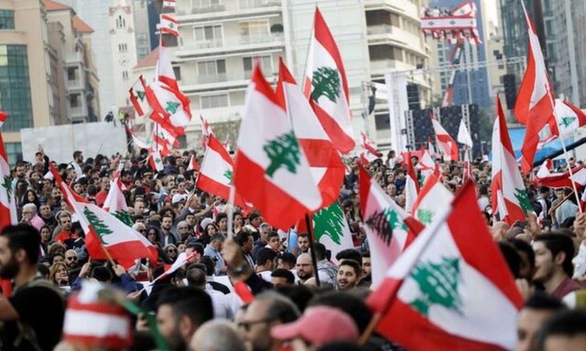 ادامه اعتراضات در لبنان علیه اوضاع اقتصادی/ معترضان مسیرها را بستند