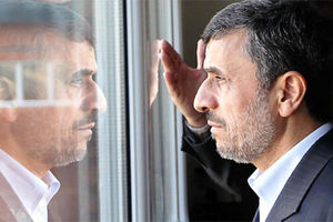 احمدی‌نژاد در خیابان انقلاب/ ویدئو