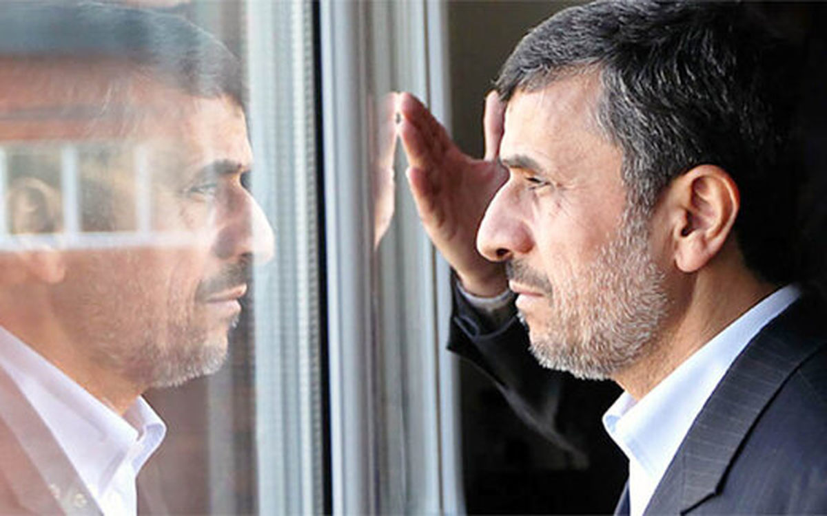 احمدی‌نژاد در خیابان انقلاب/ ویدئو