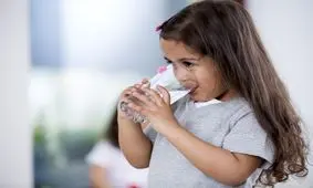 اگر روزی ۸ لیوان آب بخورم چه تاثیری روی بدنم دارد؟