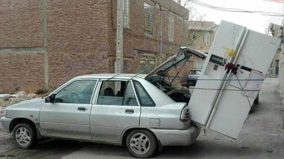 یخچال ساید بای‌ سایدی که توسط یک پراید حمل شد!