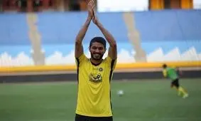 اعتراض شایان مصلح به باز شدن پنجره پرسپولیس/ عکس