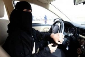 زن عربستانی با خودرو چند نفر را زیر گرفت/ ویدئو
