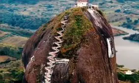 این سنگ معروف چرا جذاب است؟