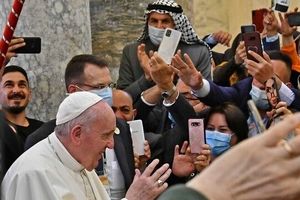 پاپ عراق را ترک کرد