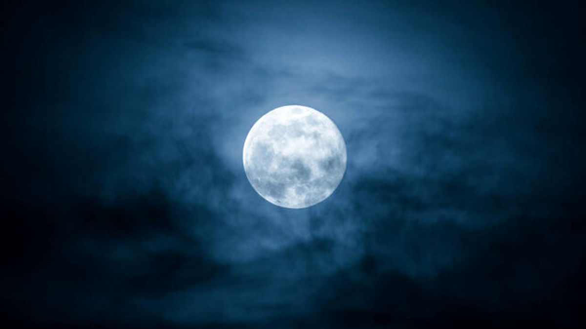 ماه یک دنباله بلند سدیمی دارد!