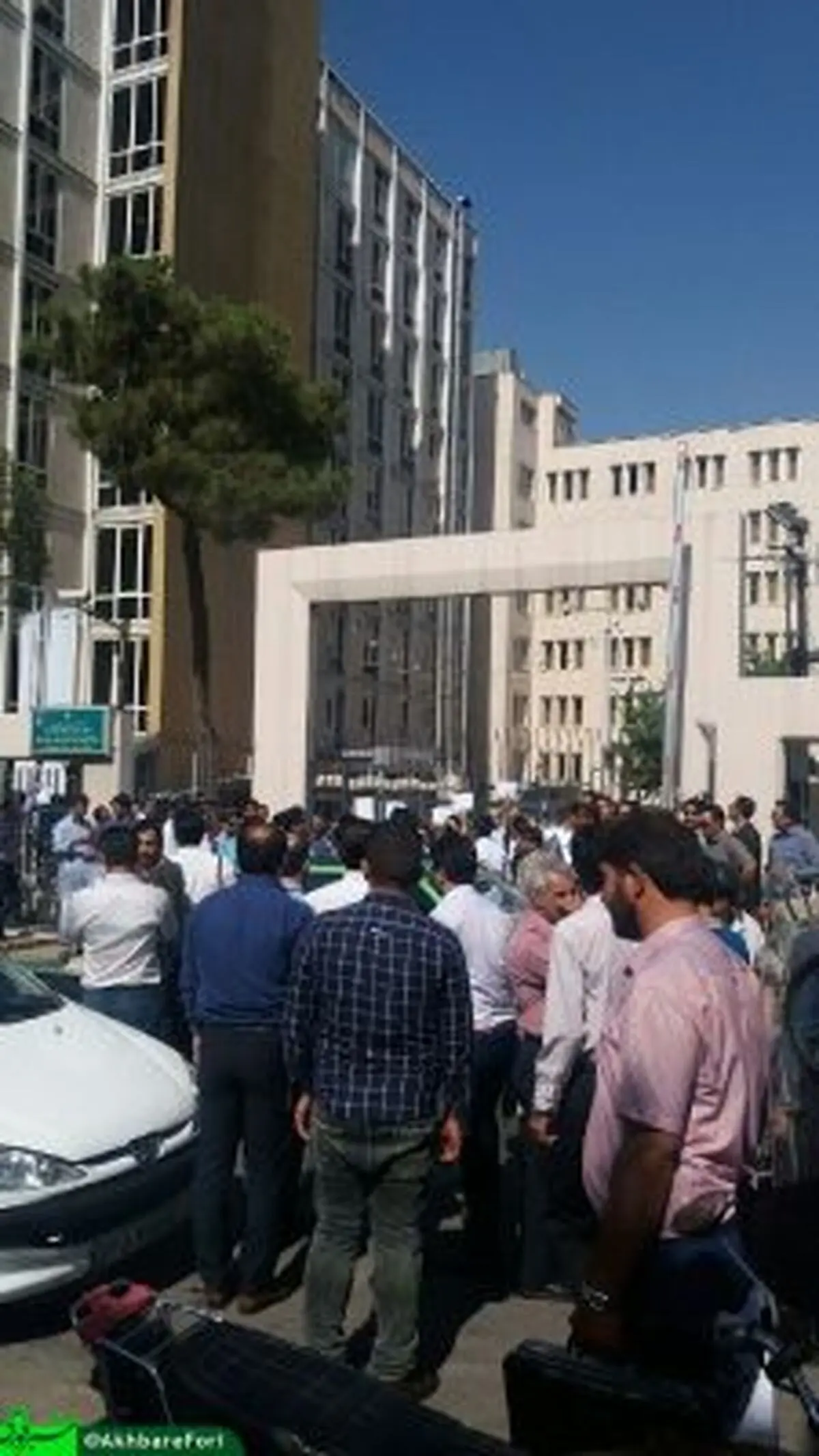 تجمع کارگزاران بیمه کشاورزی مقابل سازمان برنامه و بودجه