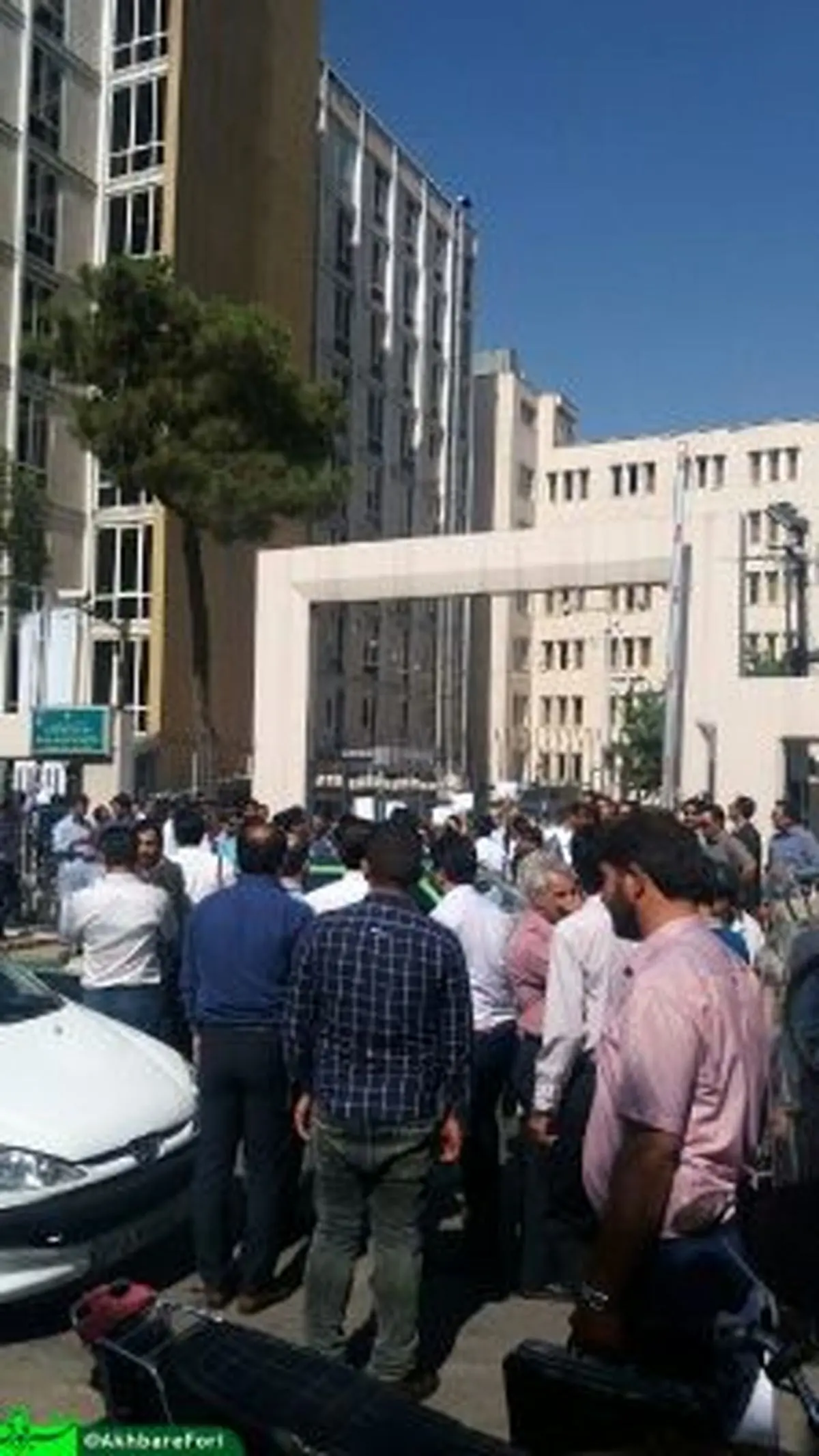 تجمع کارگزاران بیمه کشاورزی مقابل سازمان برنامه و بودجه