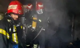 آتش سوزی طبقه دوم یک آپارتمان/ ویدئو