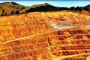 کشف کوه ۹۰ درصد طلا پس از وقوع سیل!/ ویدئو