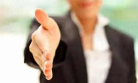 ۷ حرکت شرم‌آور که نباید در کشور‌های دیگر انجام داد/ تصاویر