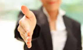 ۷ حرکت شرم‌آور که نباید در کشور‌های دیگر انجام داد/ تصاویر