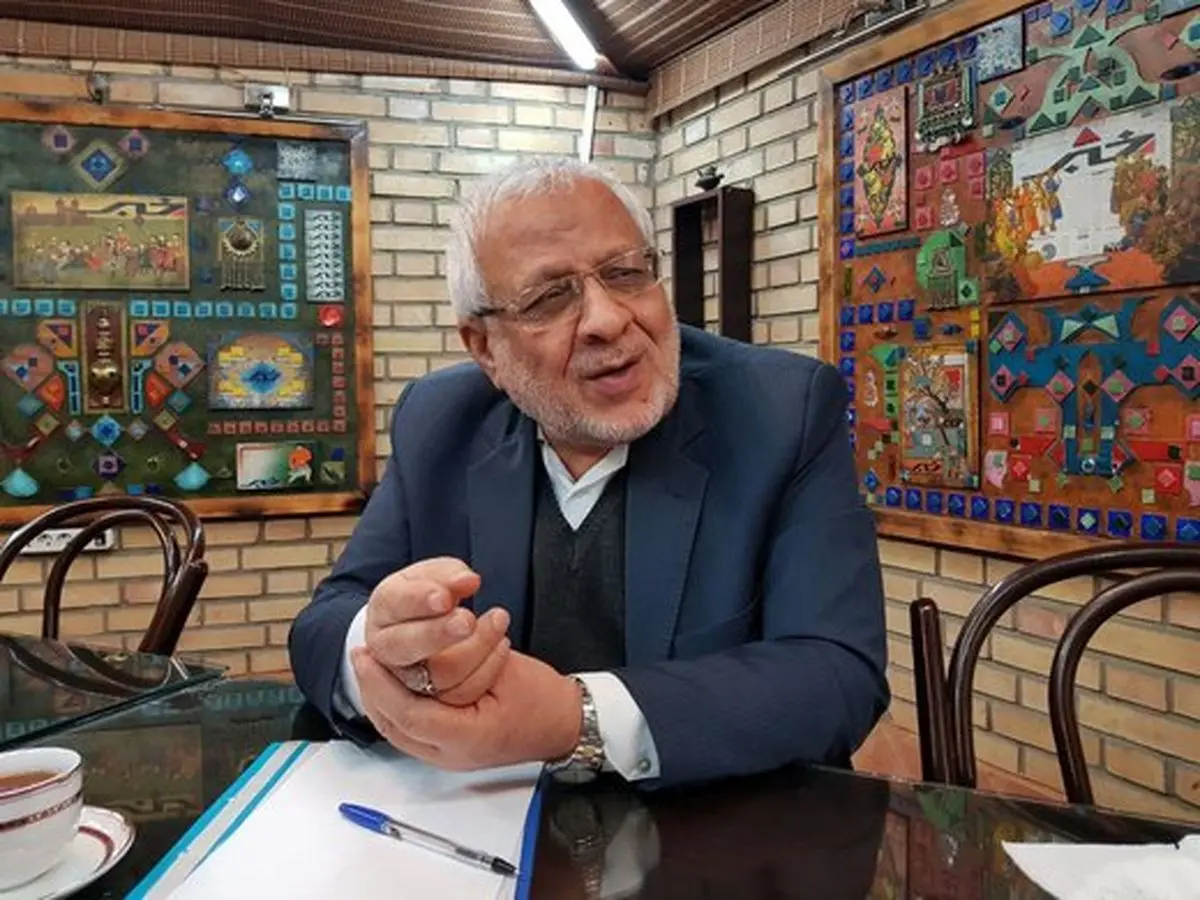 کنایه معنادار بادامچیان به احمدی نژاد: شاید بعدها بایدن را با ترامپ اشتباه بگیرد!