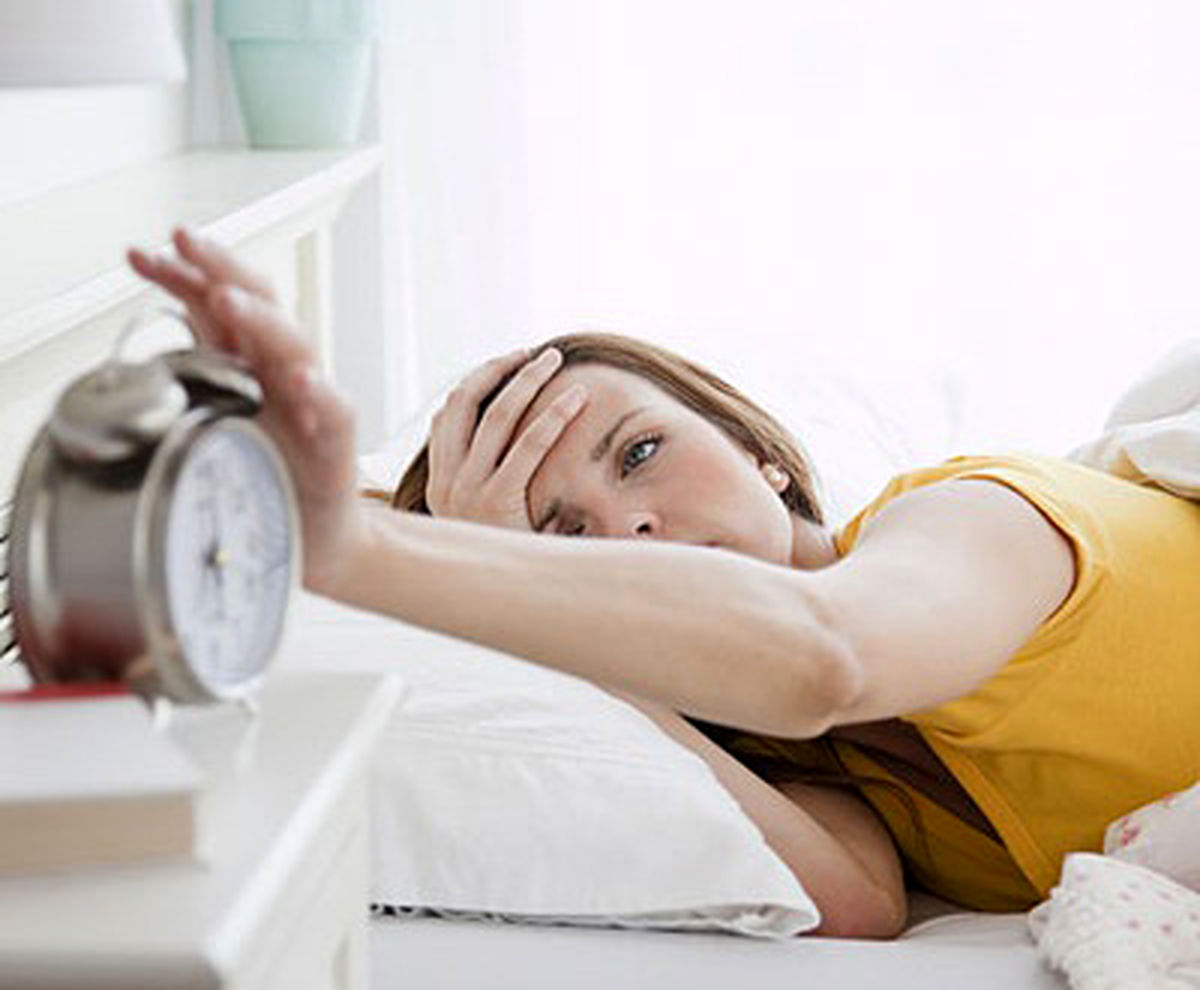 ۹ علت سردرد صبحگاهی/ چرا بعد از بیدار شدن سرمان درد می‌گیرد؟