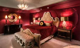 برای اتاق خواب زن و شوهر، این رنگ‌ها را انتخاب نکنید!