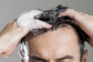 اشتباهاتی که معمولاً در شستن موها درایم