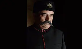 حسن معجونی در شمایل ناصرالدین شاه در آهوی من مارال