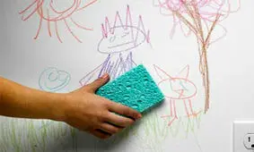 لکه های مختلف روی دیوار را چگونه پاک کنیم؟