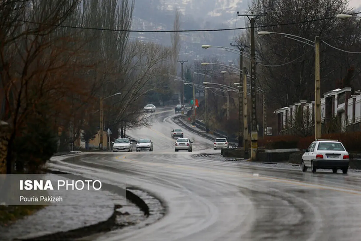 برف و باران در جاده‌های ۲۲ استان کشور