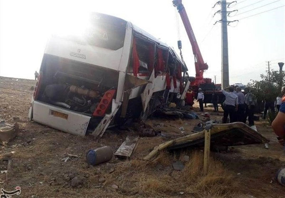 واژگونی اتوبوس فوتسالیستها در محور کرج ـ چالوس/ ۱۹ نفر مصدوم و یک نفر جان باخت/ ویدئو