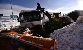 لیست کامل جاده های مسدود در پی برف سنگین دیشب/ کاهش ۱۳ درصدی تردد