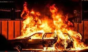 لحظه آتش گرفتن خودروی زیر برف شبانه رشت/ ویدئو