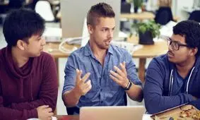 استفاده از دست‌ها هنگام صحبت کردن، بر آنچه که می‌شنویم تأثیر می‌گذارد