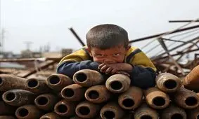 امرار معاش با موشک‌ها و خمپاره‌های عمل نکرده/ غم‌نامه جنگ سوریه در گورستان مهمات جنگی/ عکس