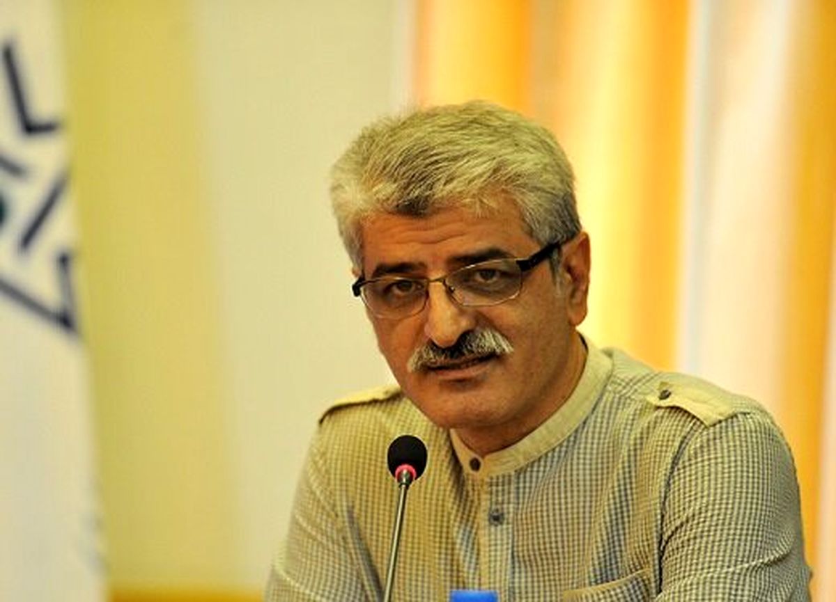 ساسی مانکن، فقط یک حاشیهساز است