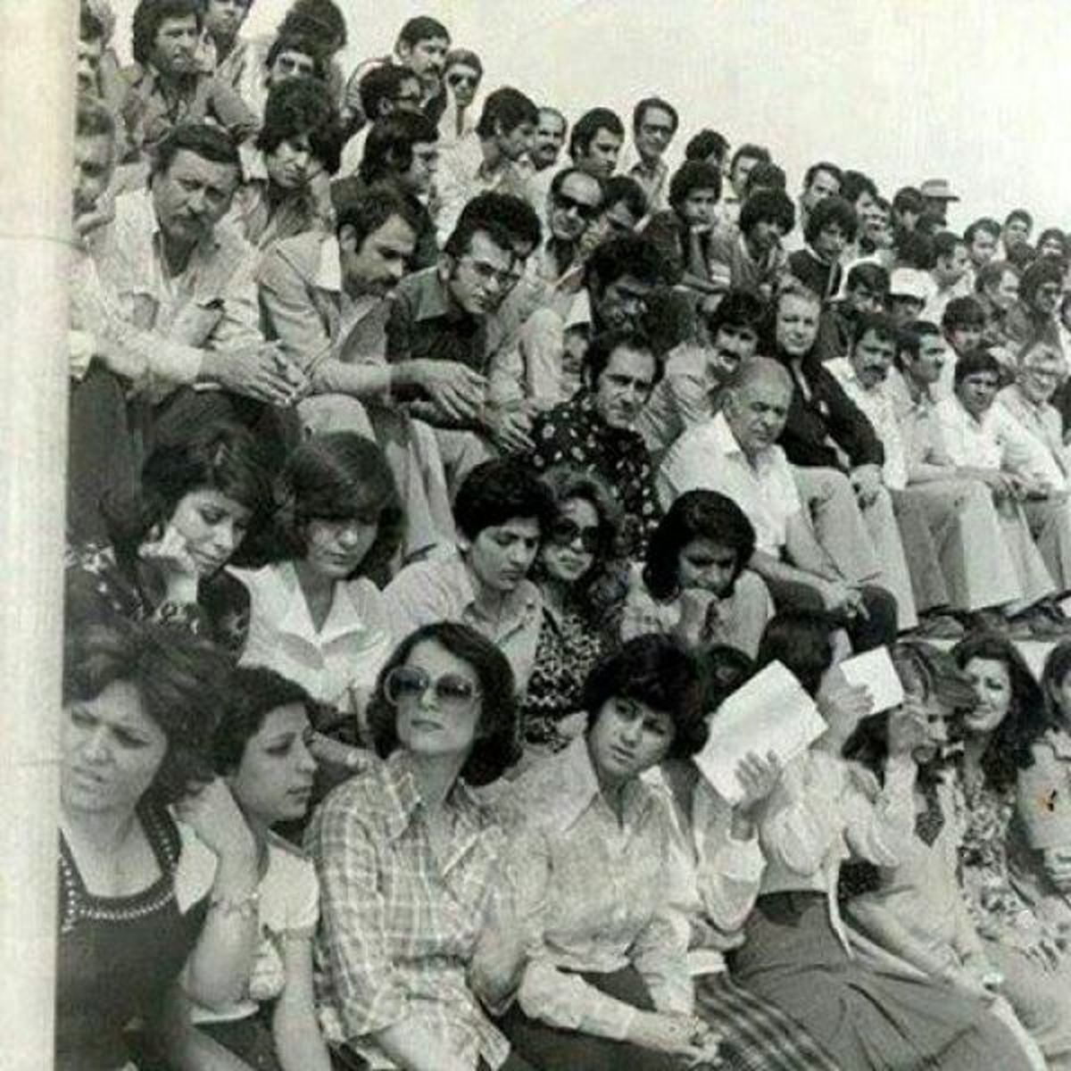 عکسی کمتر دیده شده حضور از زنان در امجدیه/ وقتی تماشای فوتبال محدودیت نداشت