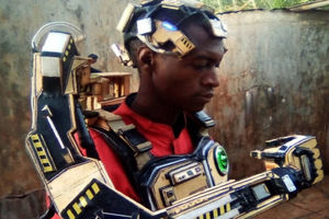 ساخت بازوی رباتیک قابل کنترل با ذهن توسط ۲ مخترع کنیایی