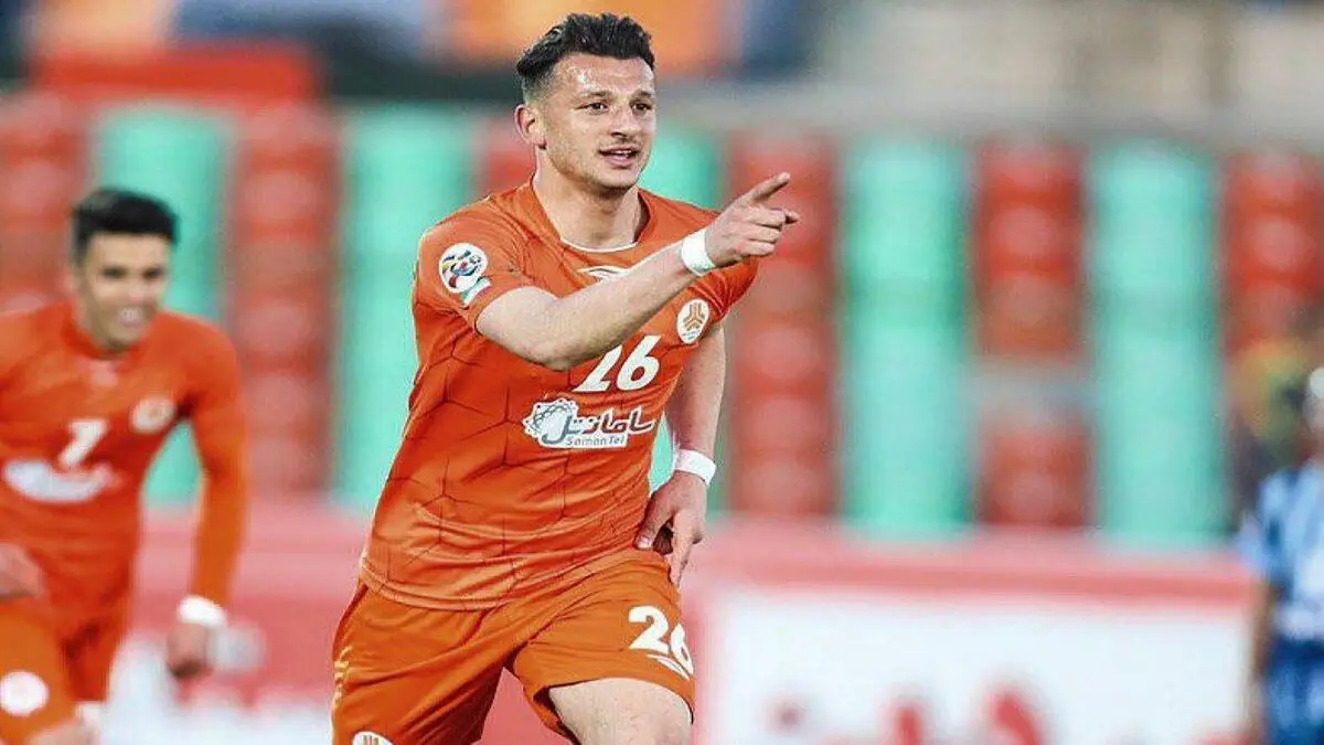 جزییات جدایی آرمان رمضانی از پرسپولیس/ نیمکت‌نشین میلیاردر