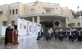 تصویر جالب زنگنه در کنار برنی سندرز در فضای مجازی پخش شد/ عکس