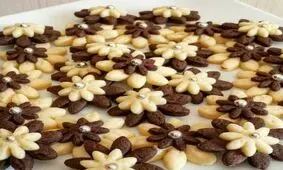 طرز تهیه شیرینی گل مینا برای عید