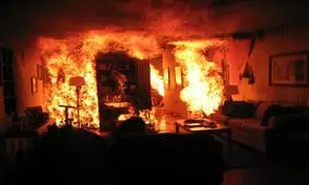 دردسر کوچه باریک برای اطفاء حریق ساختمان قدیمی در ٢٠ متری منصور در تهران